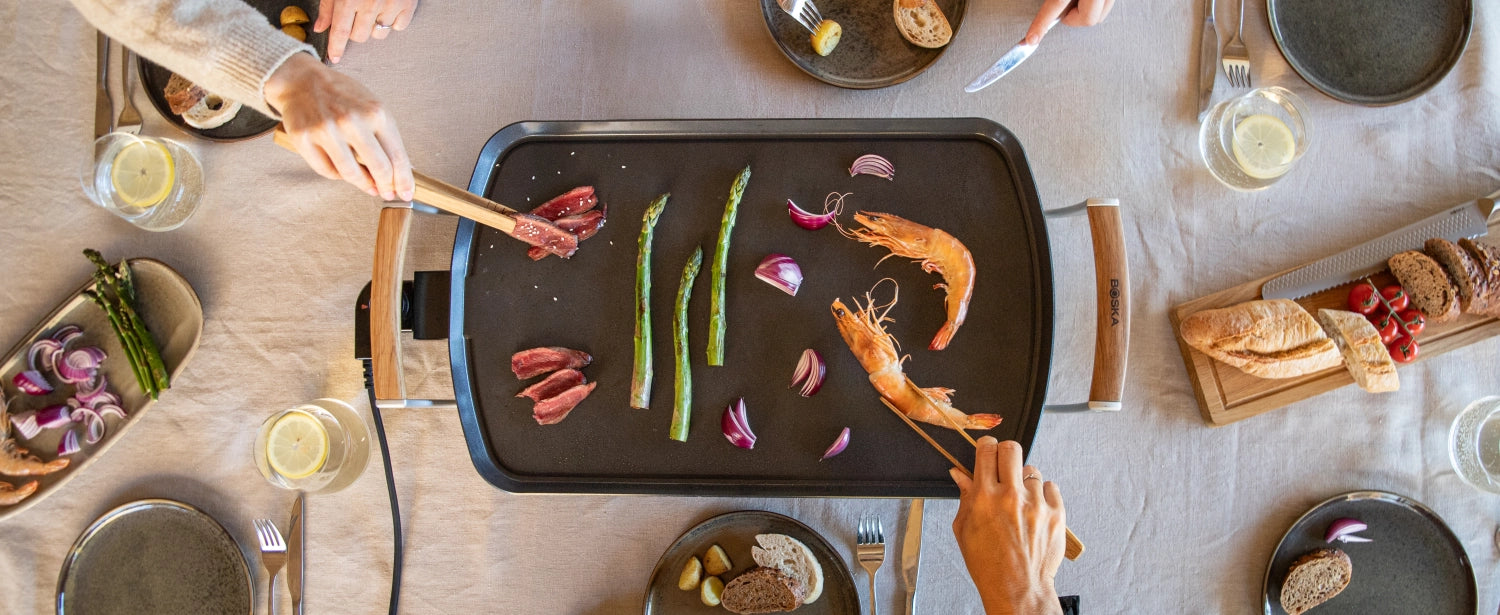 Pro Elektrische Grillplatte 68x35x10.3cm in Schwarz präsentiert im Onlineshop von KAQTU Design AG. Küchengerät ist von Boska