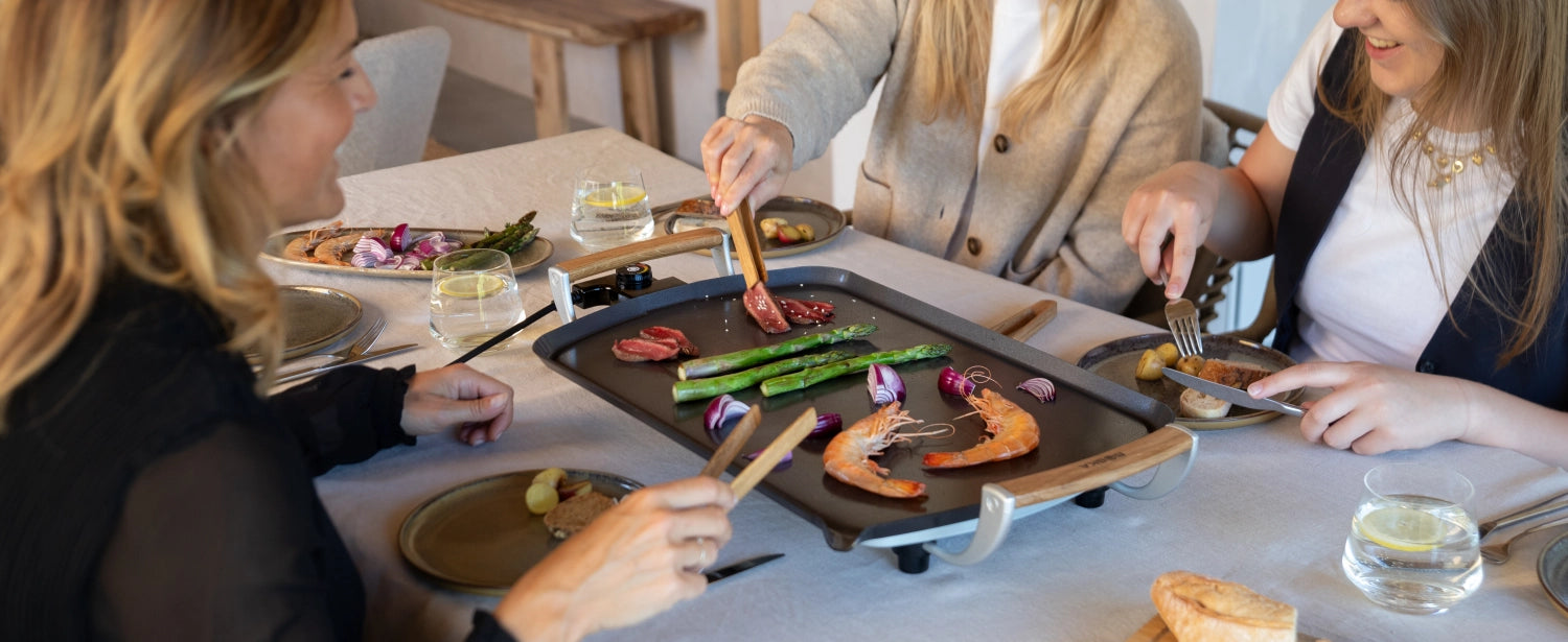 Pro Elektrische Grillplatte 68x35x10.3cm in Schwarz präsentiert im Onlineshop von KAQTU Design AG. Küchengerät ist von Boska