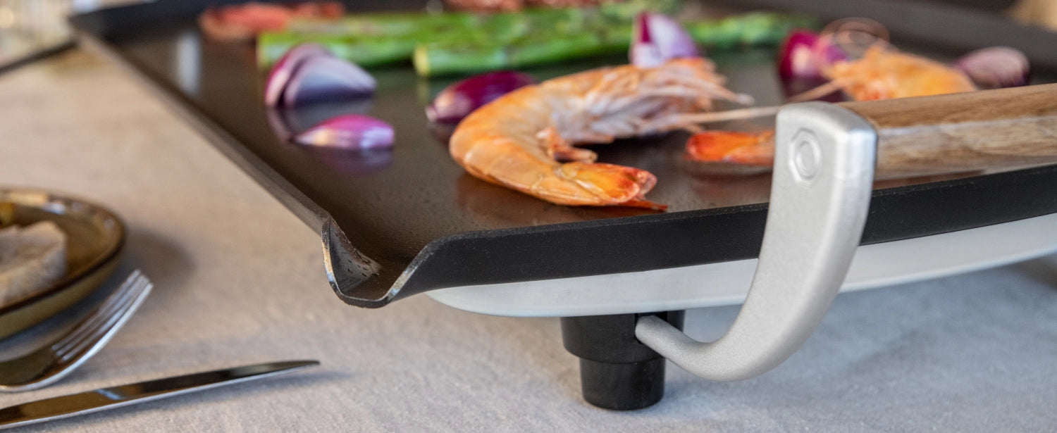 Pro Elektrische Grillplatte 68x35x10.3cm in Schwarz präsentiert im Onlineshop von KAQTU Design AG. Küchengerät ist von Boska