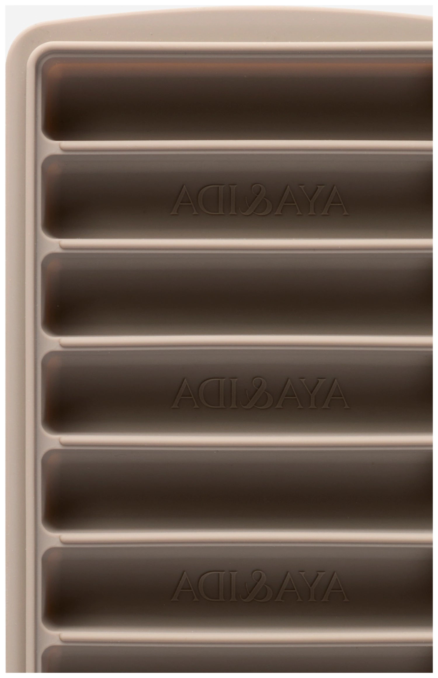 Eiswürfelbehälter Driftwood in Beige präsentiert im Onlineshop von KAQTU Design AG. Eiswürfelform ist von AYA&IDA