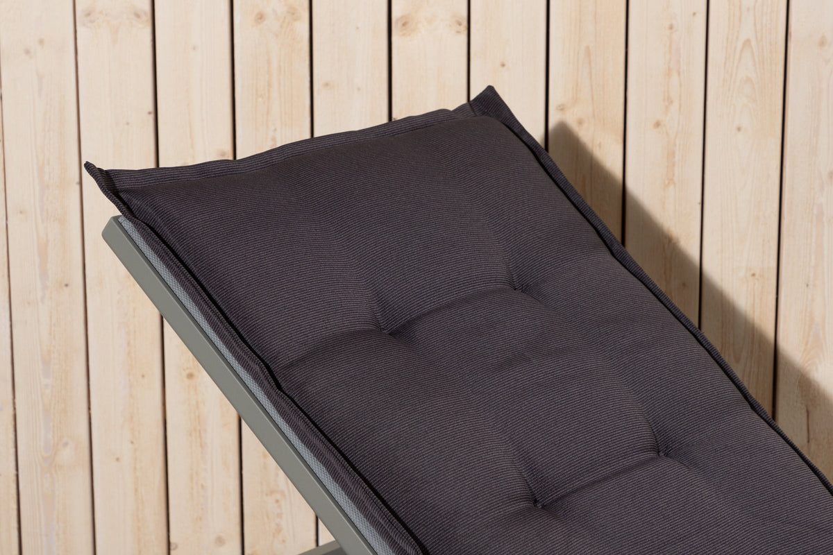 Kissen für Sonnenliege in Dunkelgrau präsentiert im Onlineshop von KAQTU Design AG. Outdoor-Accessoire ist von Venture Home