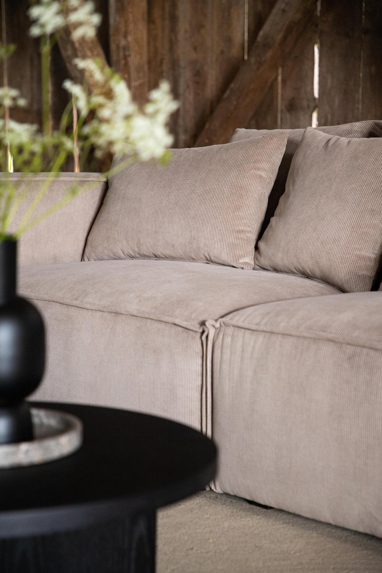 Gillholmen Sofa von Vind: Stilvolles Design für moderne Wohnräume.