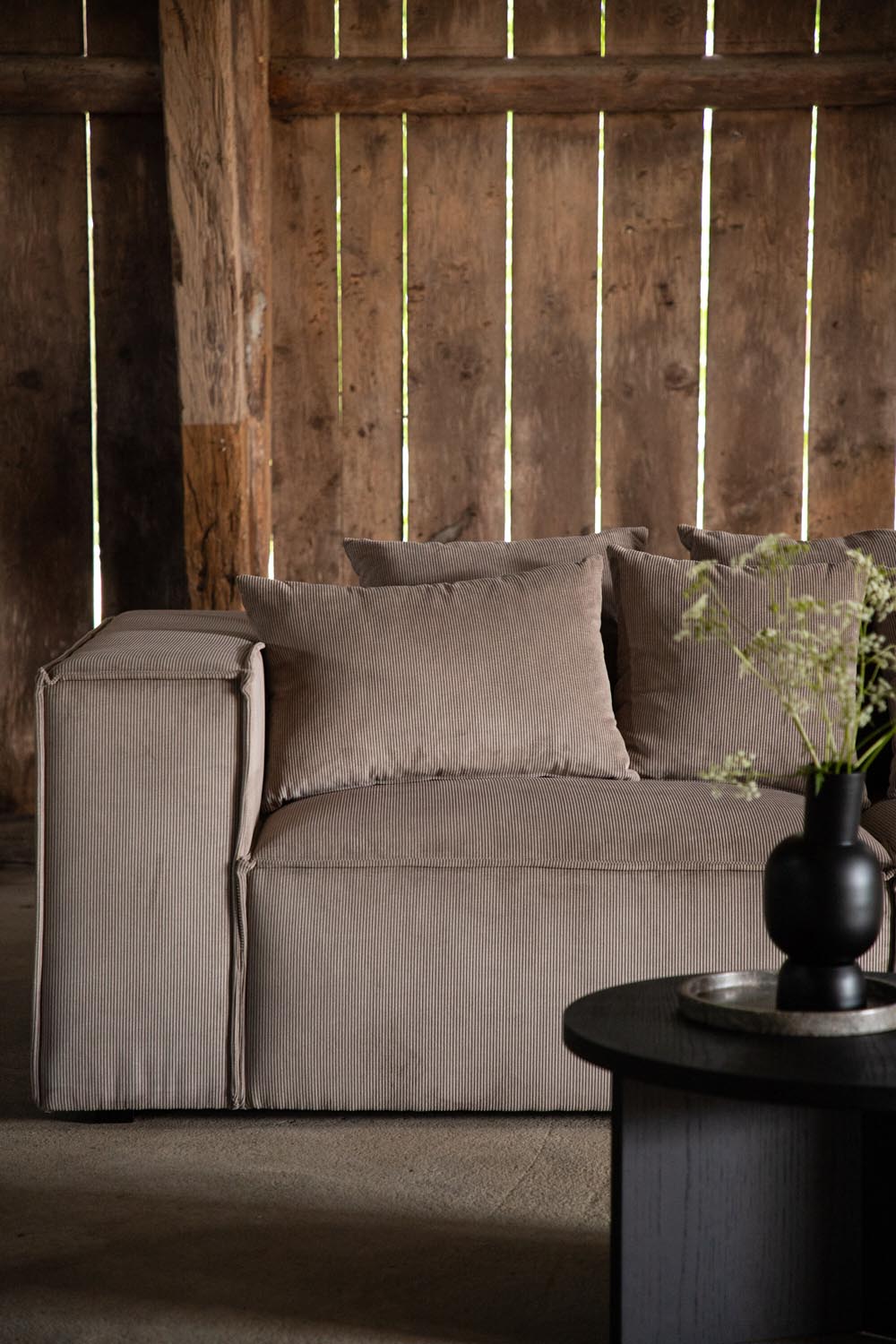 Gillholmen Sofa in Braun präsentiert im Onlineshop von KAQTU Design AG. 3er Sofa ist von Vind