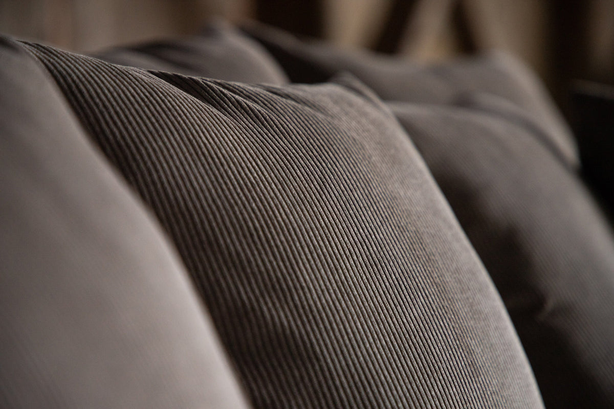 Gillholmen Sofa in Braun präsentiert im Onlineshop von KAQTU Design AG. 3er Sofa ist von Vind