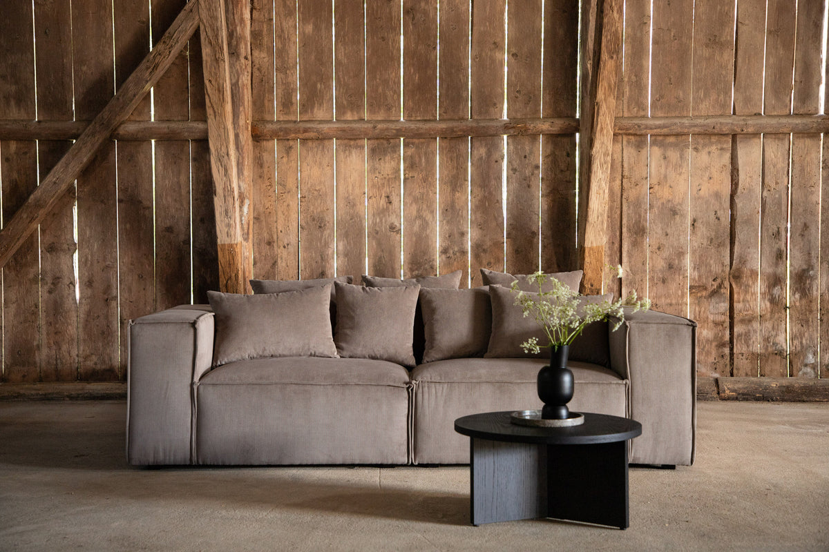 Gillholmen Sofa in Braun präsentiert im Onlineshop von KAQTU Design AG. 3er Sofa ist von Vind