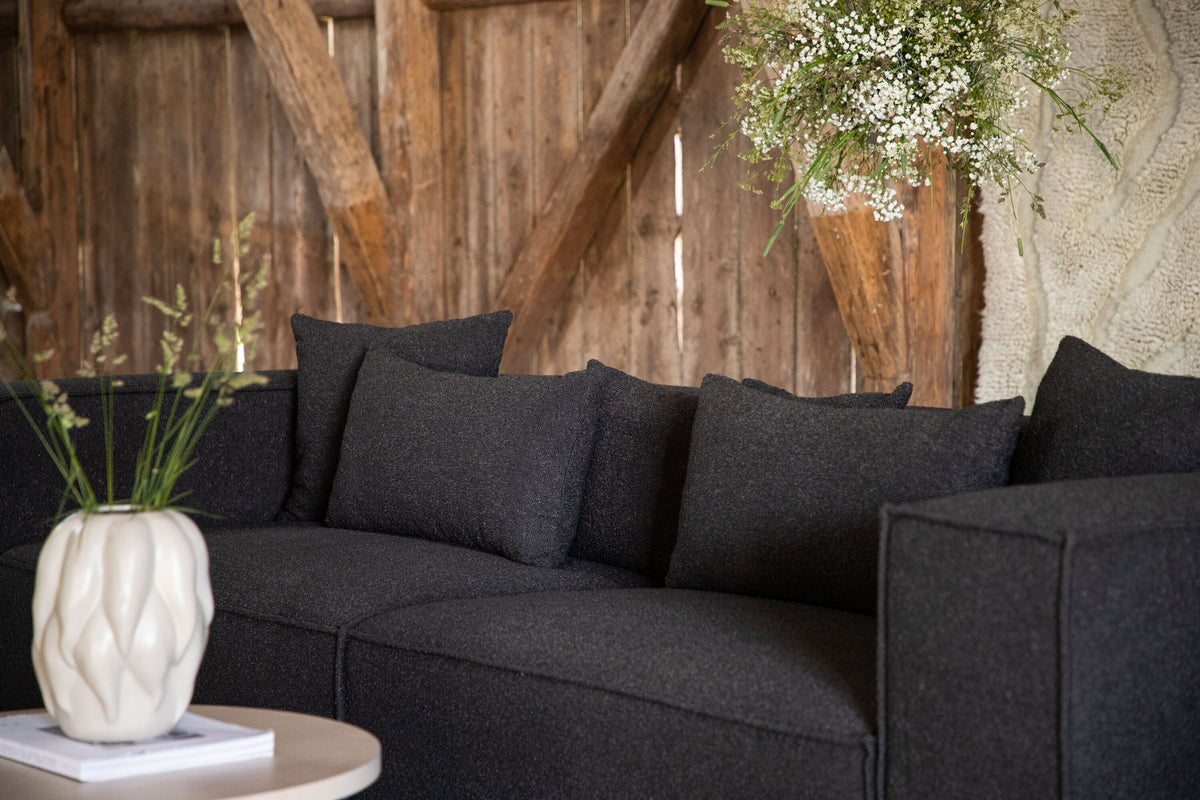 Gillholmen Sofa in Schwarz präsentiert im Onlineshop von KAQTU Design AG. 3er Sofa ist von Vind