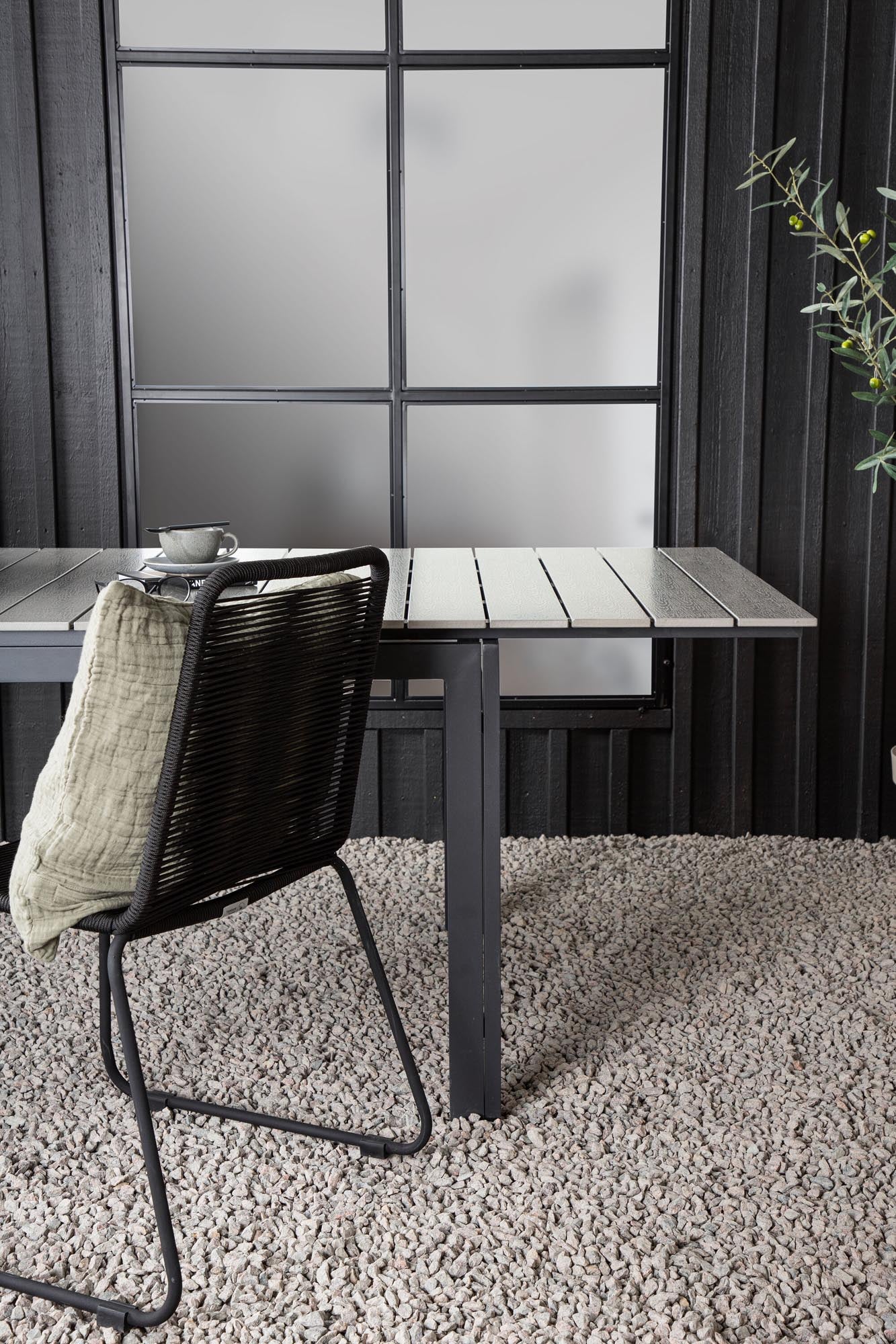 Eleganter, ausziehbarer Gartentisch von Venture Home, perfekt für moderne Aussenbereiche, anpassbar von 100 bis 150 cm.