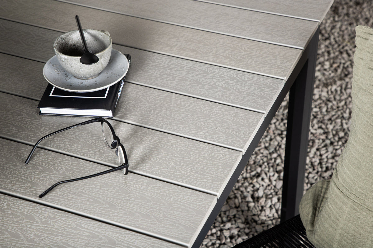 Levels Gartentisch ausziehbar in Schwarz präsentiert im Onlineshop von KAQTU Design AG. Gartentisch ist von Venture Home