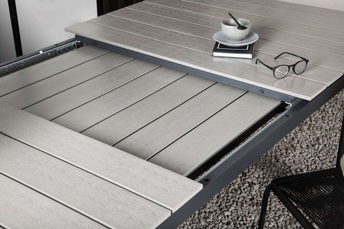 Levels Gartentisch ausziehbar in Schwarz präsentiert im Onlineshop von KAQTU Design AG. Gartentisch ist von Venture Home