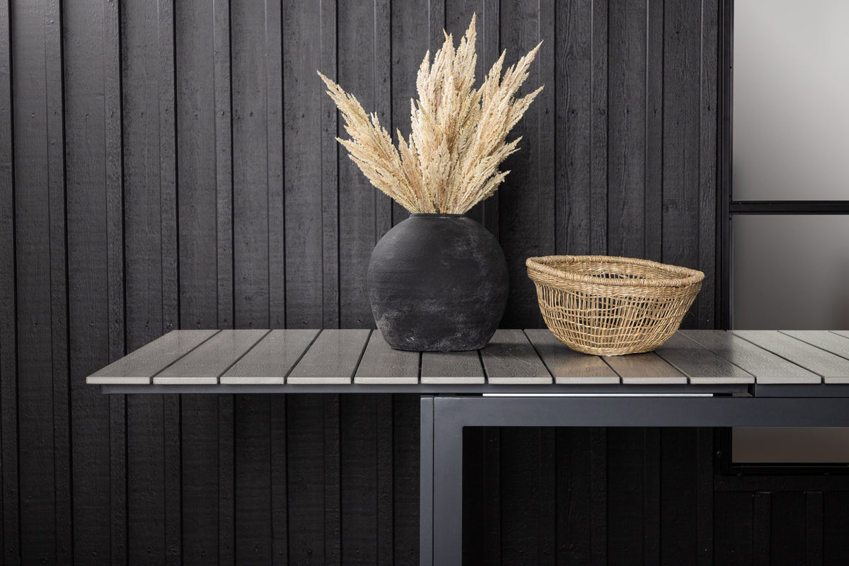 Levels Gartentisch ausziehbar in Schwarz präsentiert im Onlineshop von KAQTU Design AG. Gartentisch ist von Venture Home