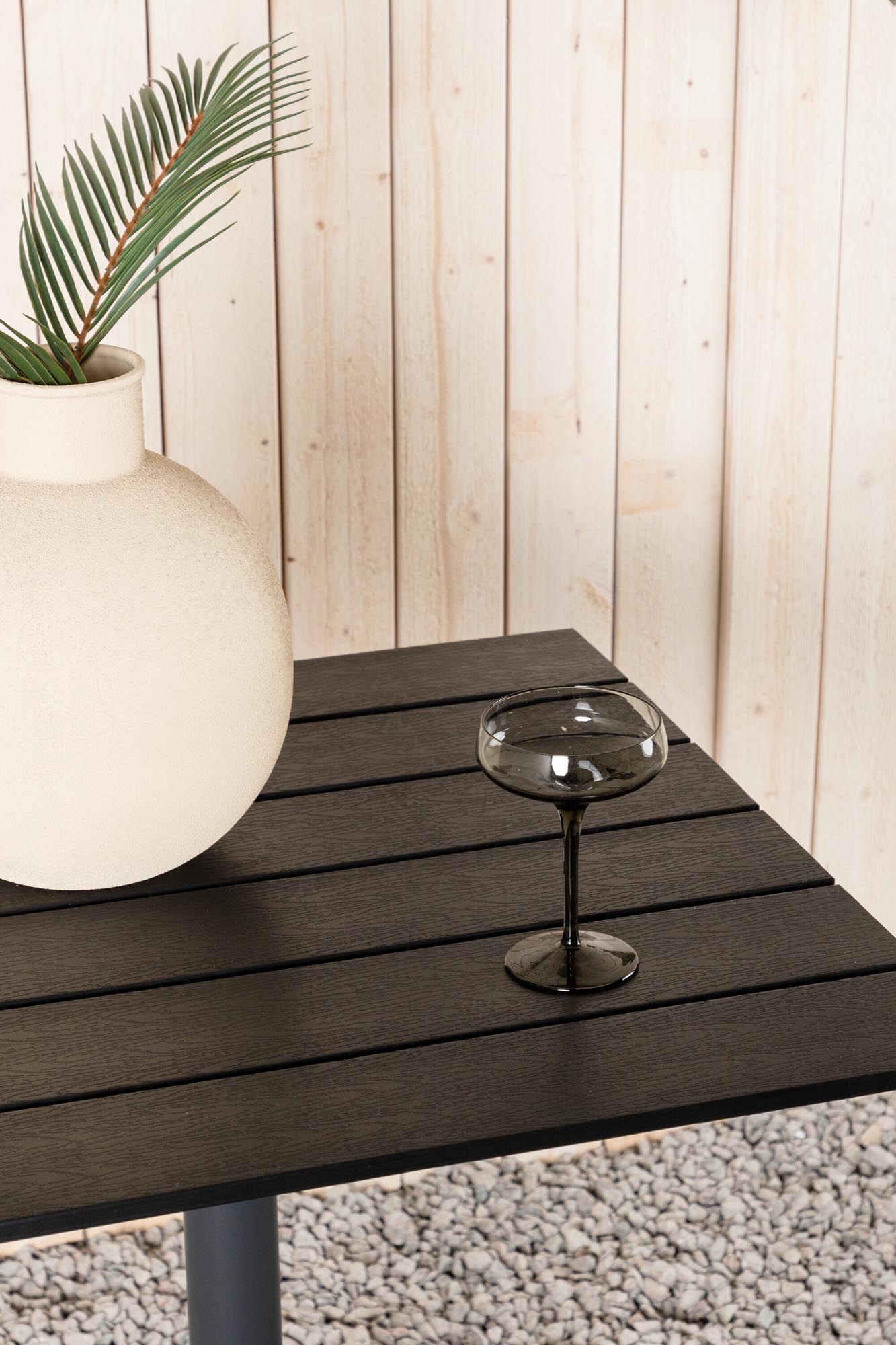 Stylischer Colorado Coffee Tisch von Venture Home, 70x70 cm. Ideal für Garten und Terrasse, wetterfest und modern im Design.