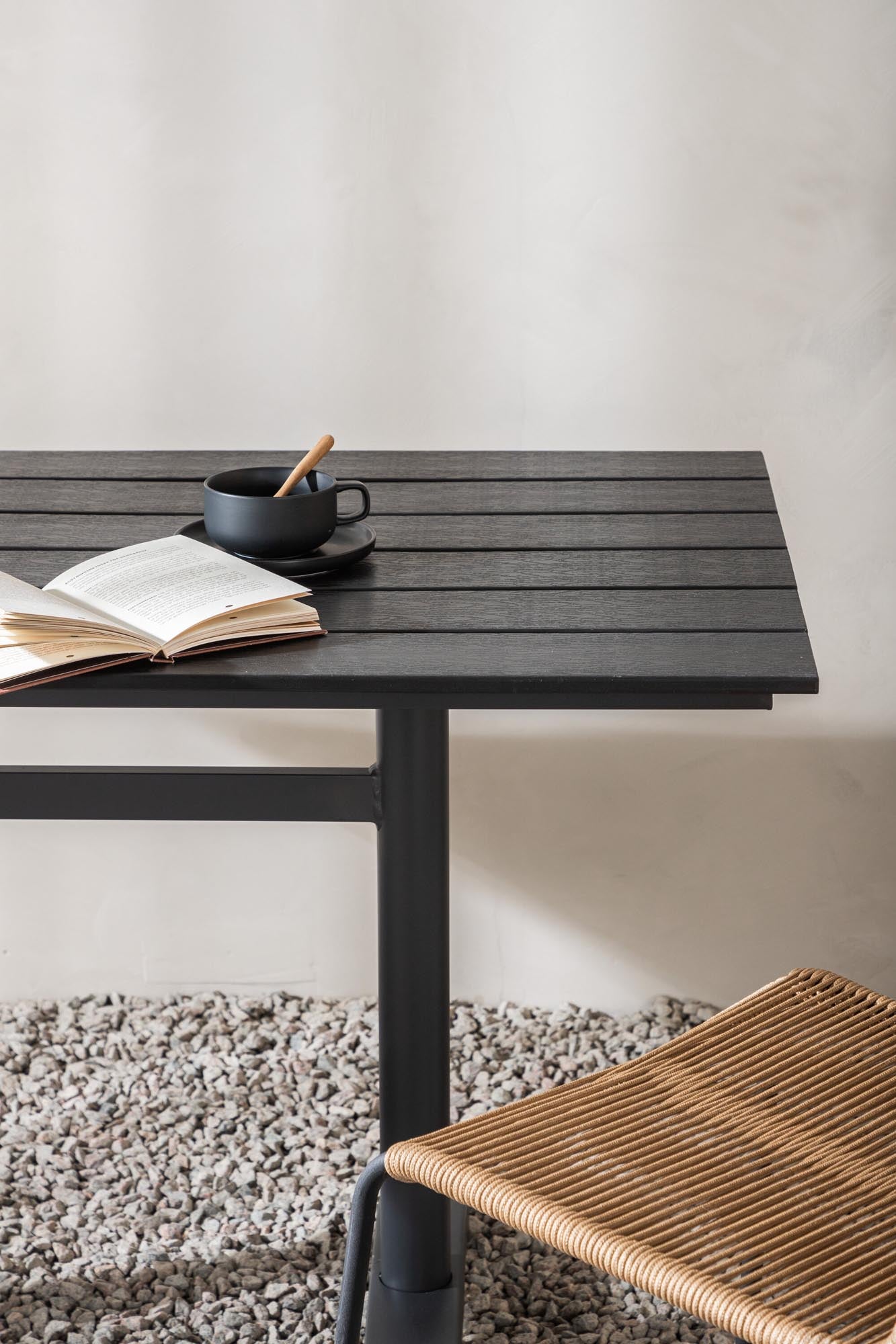 Denver Gartentisch in Schwarz präsentiert im Onlineshop von KAQTU Design AG. Gartentisch ist von Venture Home