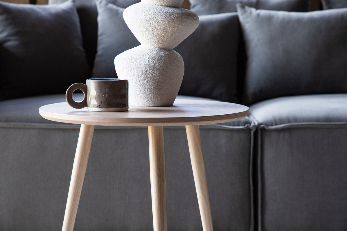 Askim Beistelltisch in Tünchen präsentiert im Onlineshop von KAQTU Design AG. Beistelltisch ist von Vind