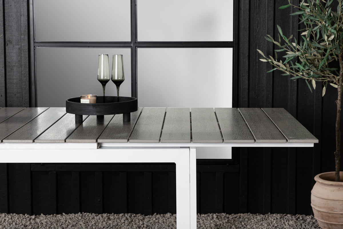 Levels Gartentisch ausziehbar in Weiss präsentiert im Onlineshop von KAQTU Design AG. Gartentisch ist von Venture Home