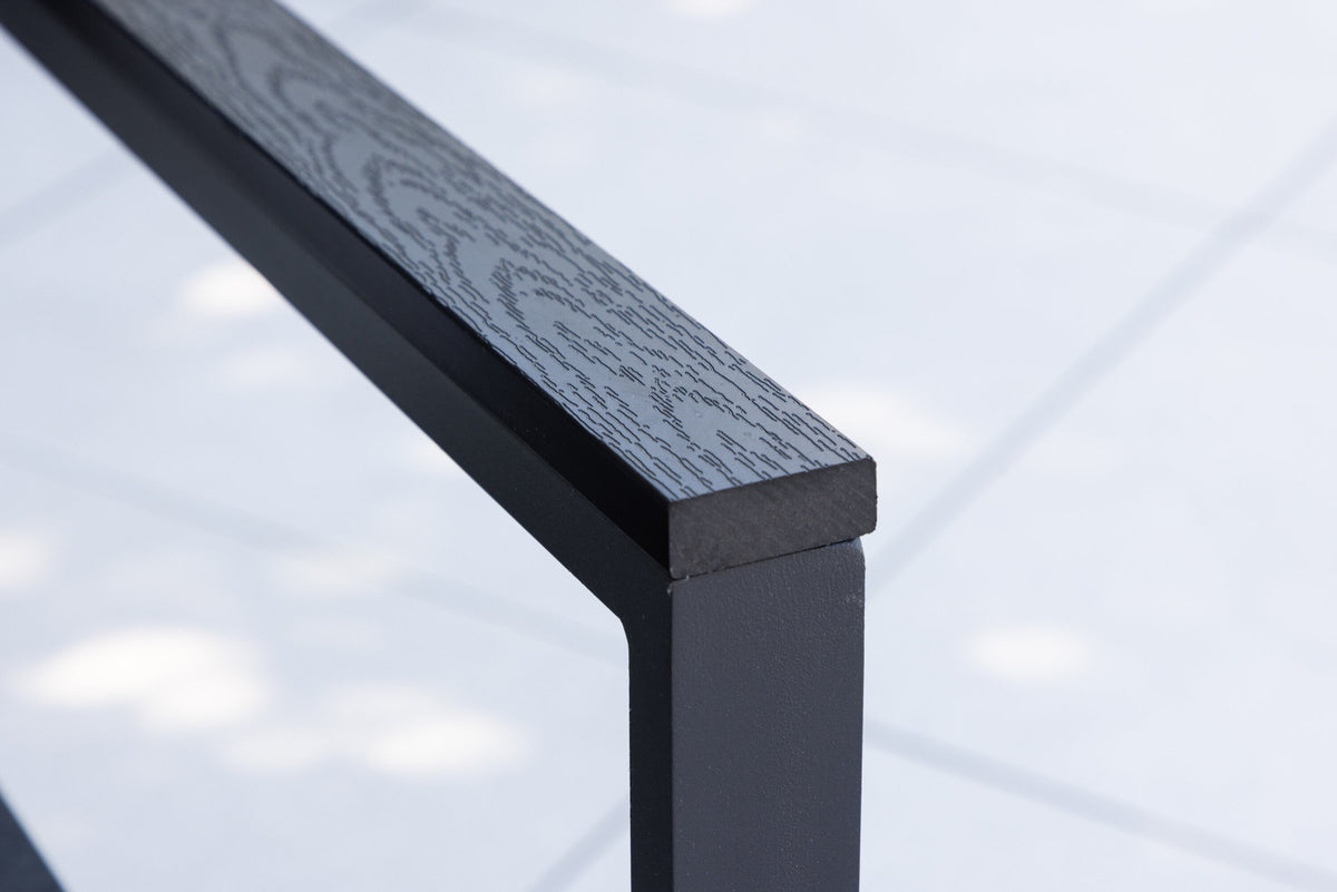 Levels Gartenstuhl in Schwarz präsentiert im Onlineshop von KAQTU Design AG. Gartenstuhl mit Armlehnen ist von Venture Home