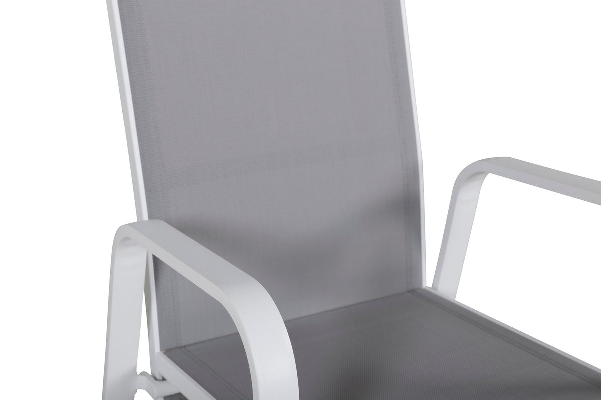 Copacabana Stuhl in Grau präsentiert im Onlineshop von KAQTU Design AG. Gartenstuhl mit Armlehnen ist von Venture Home