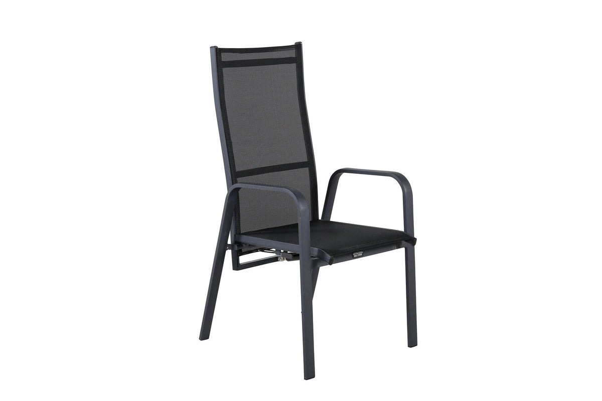 Copacabana Stuhl in Schwarz präsentiert im Onlineshop von KAQTU Design AG. Gartenstuhl mit Armlehnen ist von Venture Home