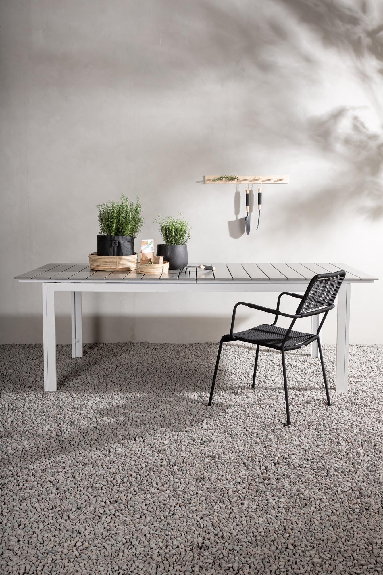 Moderner, ausziehbarer Gartentisch von Venture Home, ideal für stilvolle Aussenbereiche, flexibel von 100 bis 150 cm.