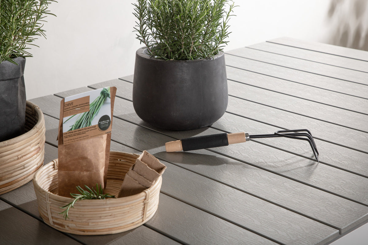 Levels Gartentisch ausziehbar in Weiss präsentiert im Onlineshop von KAQTU Design AG. Gartentisch ist von Venture Home