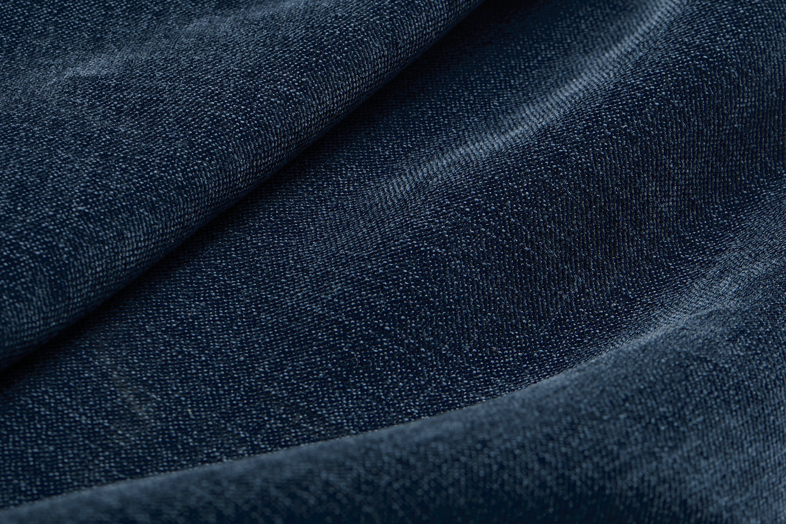 Shufflepuck Quiltus in 414 Esina Indigo Blue präsentiert im Onlineshop von KAQTU Design AG. Sitzsack ist von Innovation Living
