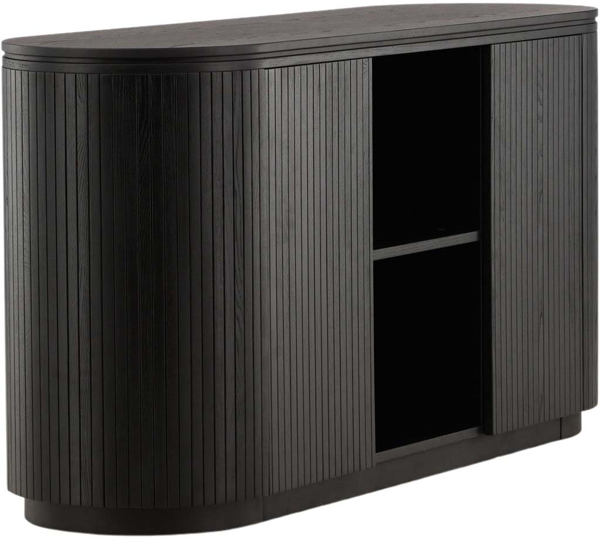 Entdecken Sie das Fjällbacka Sideboard von Vind – ein modernes Möbelstück aus schwarzer Eiche und MDF, das Funktionalität und skandinavisches Design vereint.