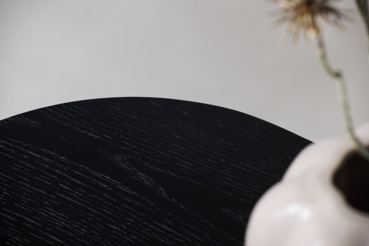 Fjällbacka TV Ständer in Schwarz präsentiert im Onlineshop von KAQTU Design AG. TV-Möbel ist von Vind