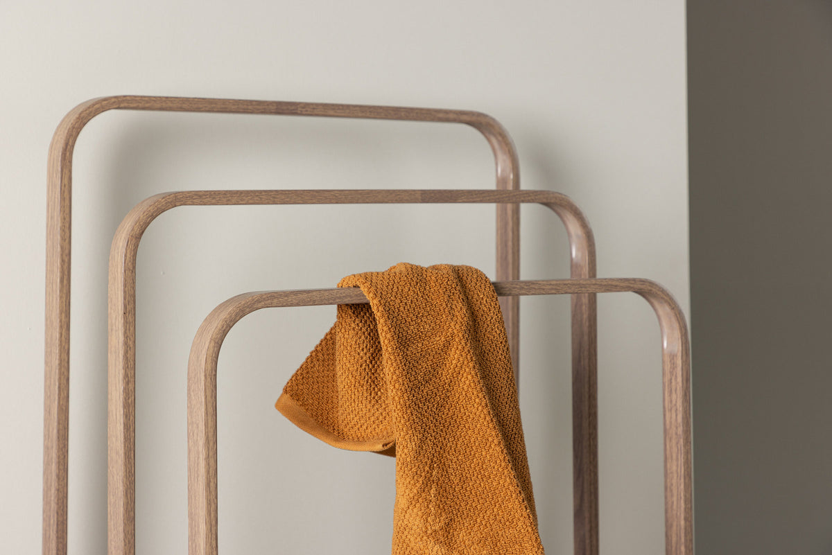 Drammen Hänger in Mokka präsentiert im Onlineshop von KAQTU Design AG. Stummer Diener ist von Vind