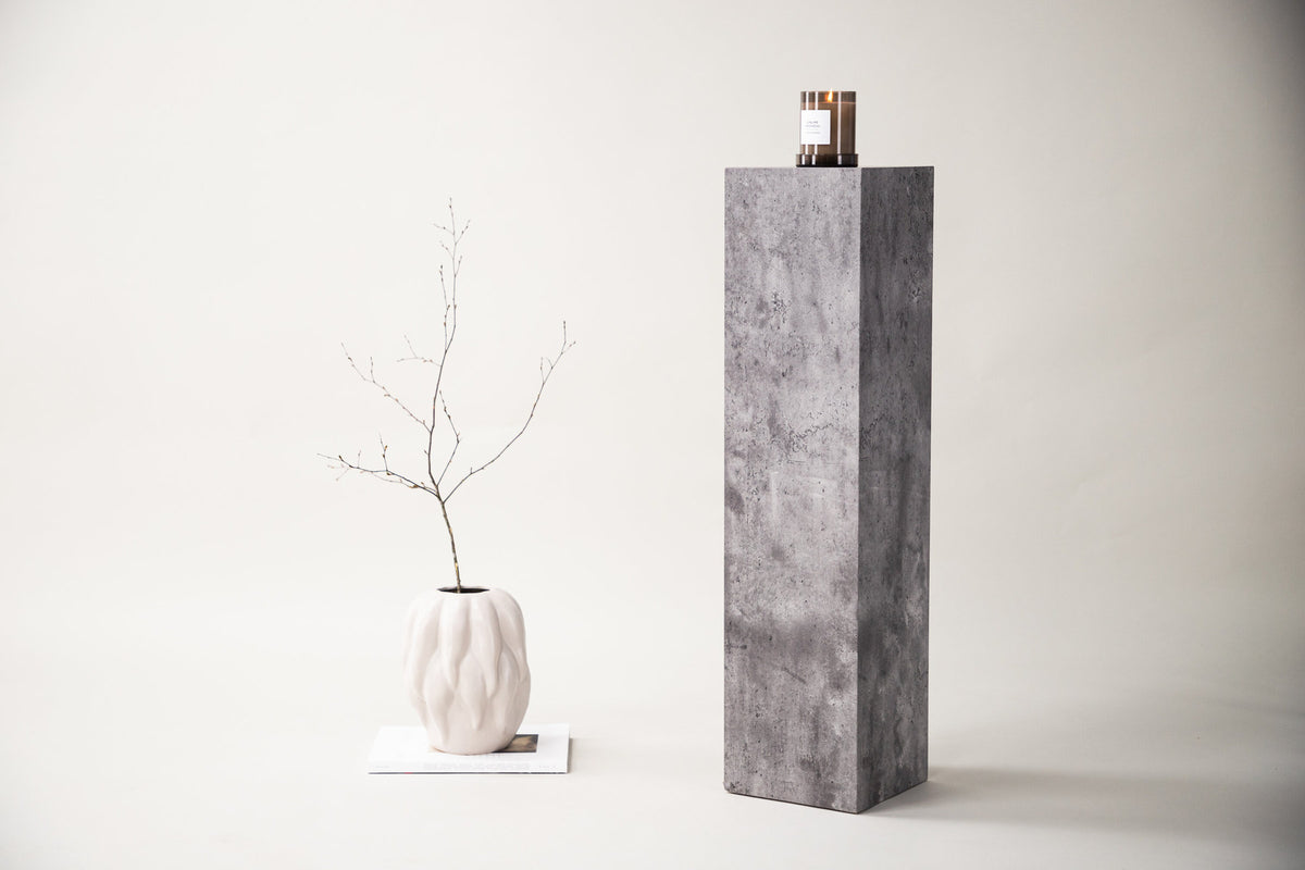Ramsvik Sockel in Grau präsentiert im Onlineshop von KAQTU Design AG. Beistelltisch ist von Vind