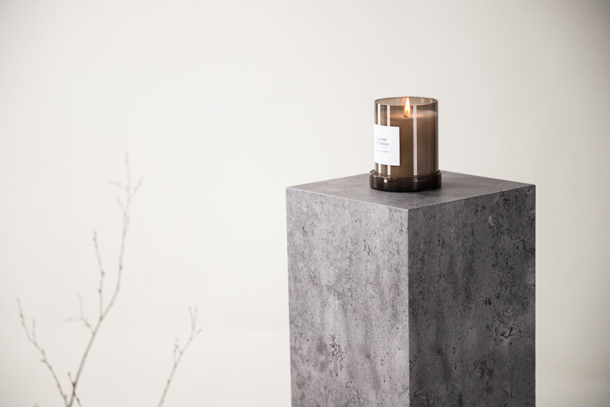 Ramsvik Sockel in Grau präsentiert im Onlineshop von KAQTU Design AG. Beistelltisch ist von Vind