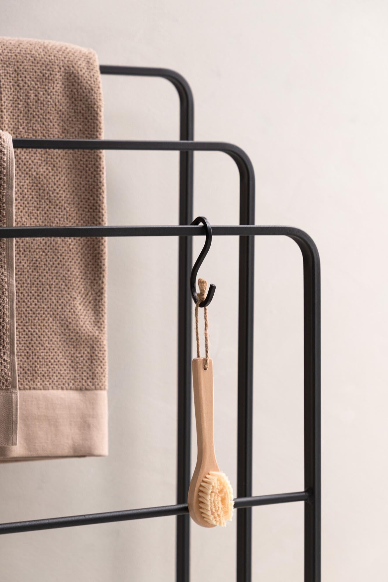 Drammen Kleiderbügel in Schwarz präsentiert im Onlineshop von KAQTU Design AG. Kleiderständer ist von Vind