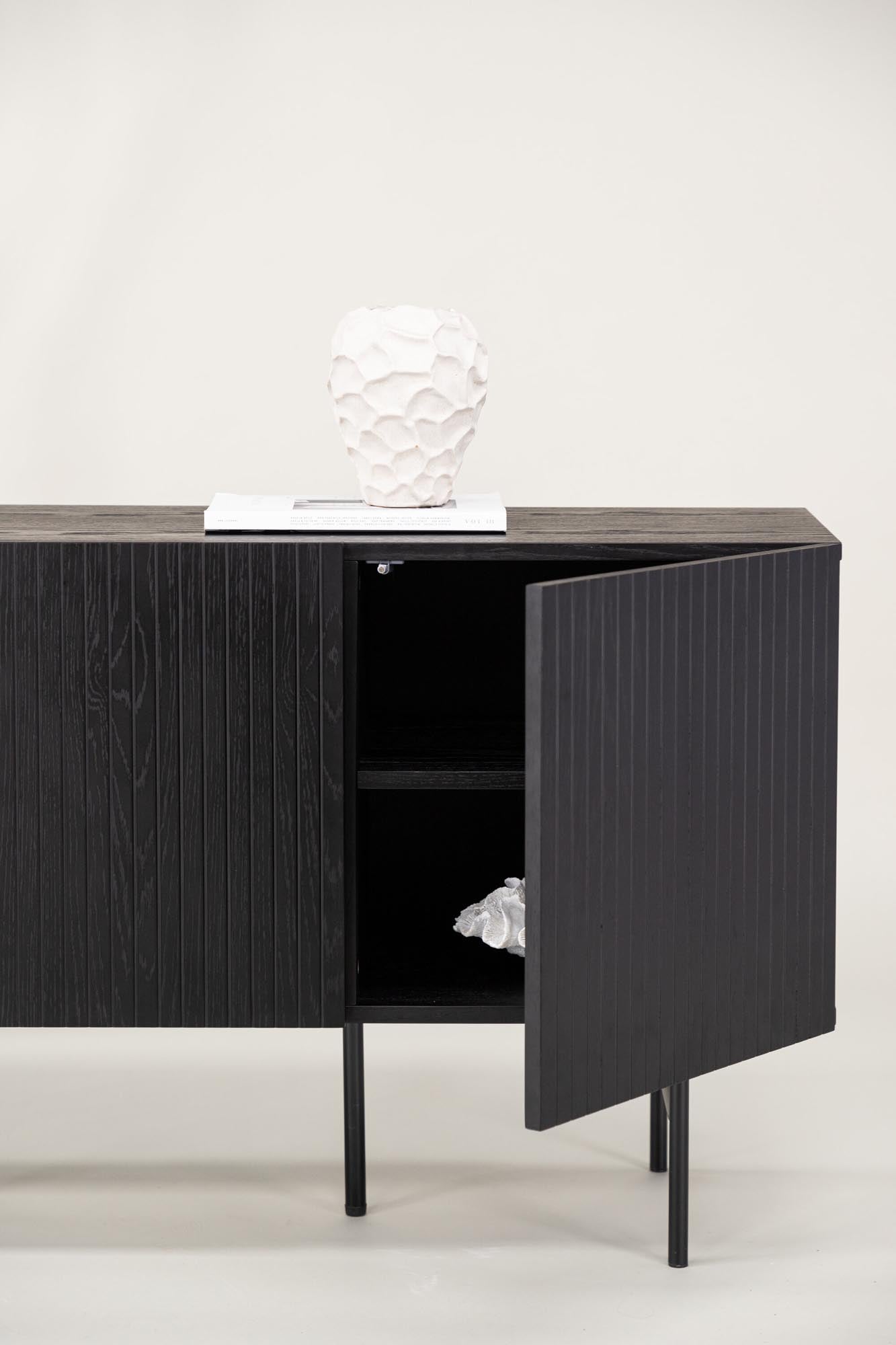 Björkön Kabinett von Vind: Elegantes Design trifft auf praktische Funktionalität für ein stilvolles Zuhause.