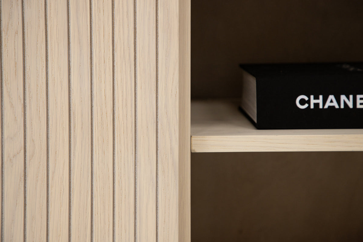 Björkön Kabinett in Tünchen präsentiert im Onlineshop von KAQTU Design AG. Cabinet ist von Vind