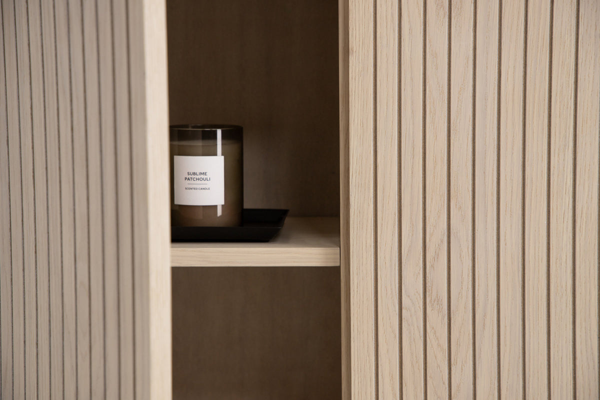 Björkön Kabinett in Tünchen präsentiert im Onlineshop von KAQTU Design AG. Cabinet ist von Vind
