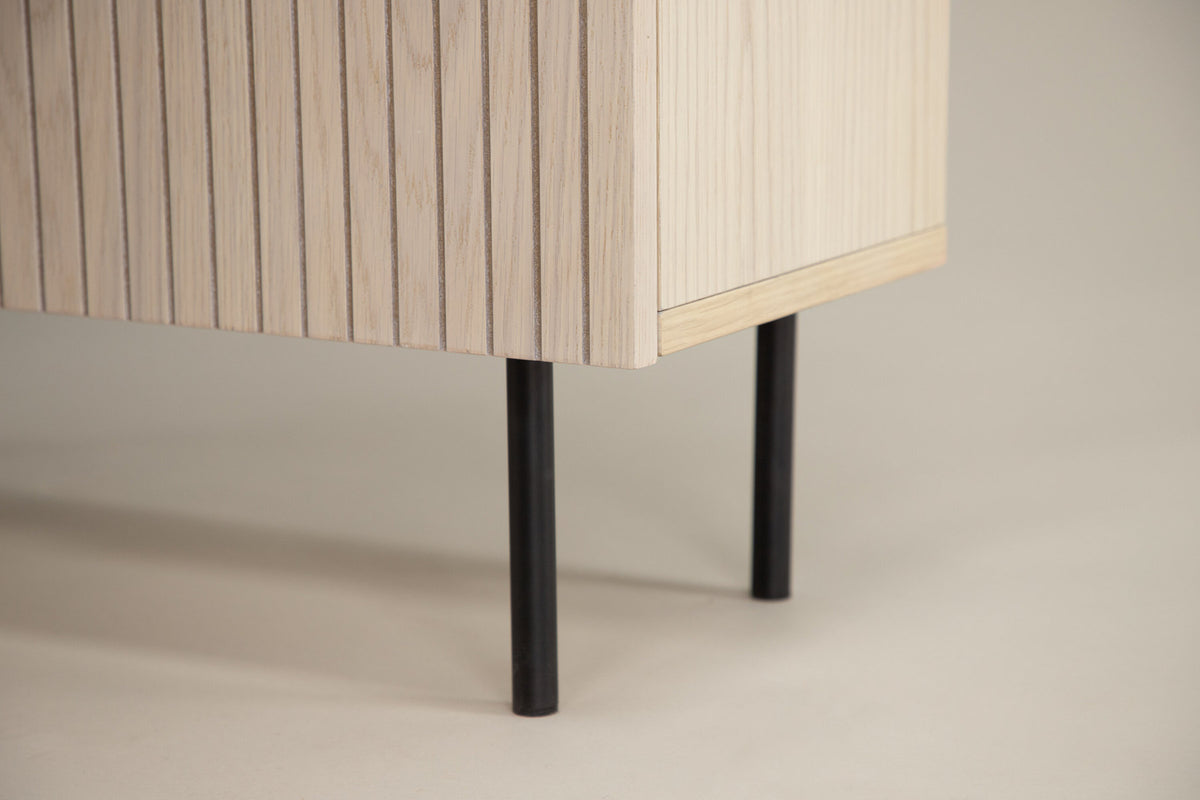 Björkön Kabinett in Tünchen präsentiert im Onlineshop von KAQTU Design AG. Cabinet ist von Vind