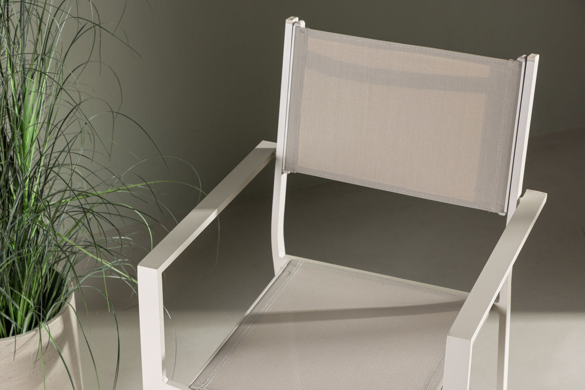 Copacabana Stapelstuhl in Beige präsentiert im Onlineshop von KAQTU Design AG. Gartenstuhl mit Armlehnen ist von Venture Home