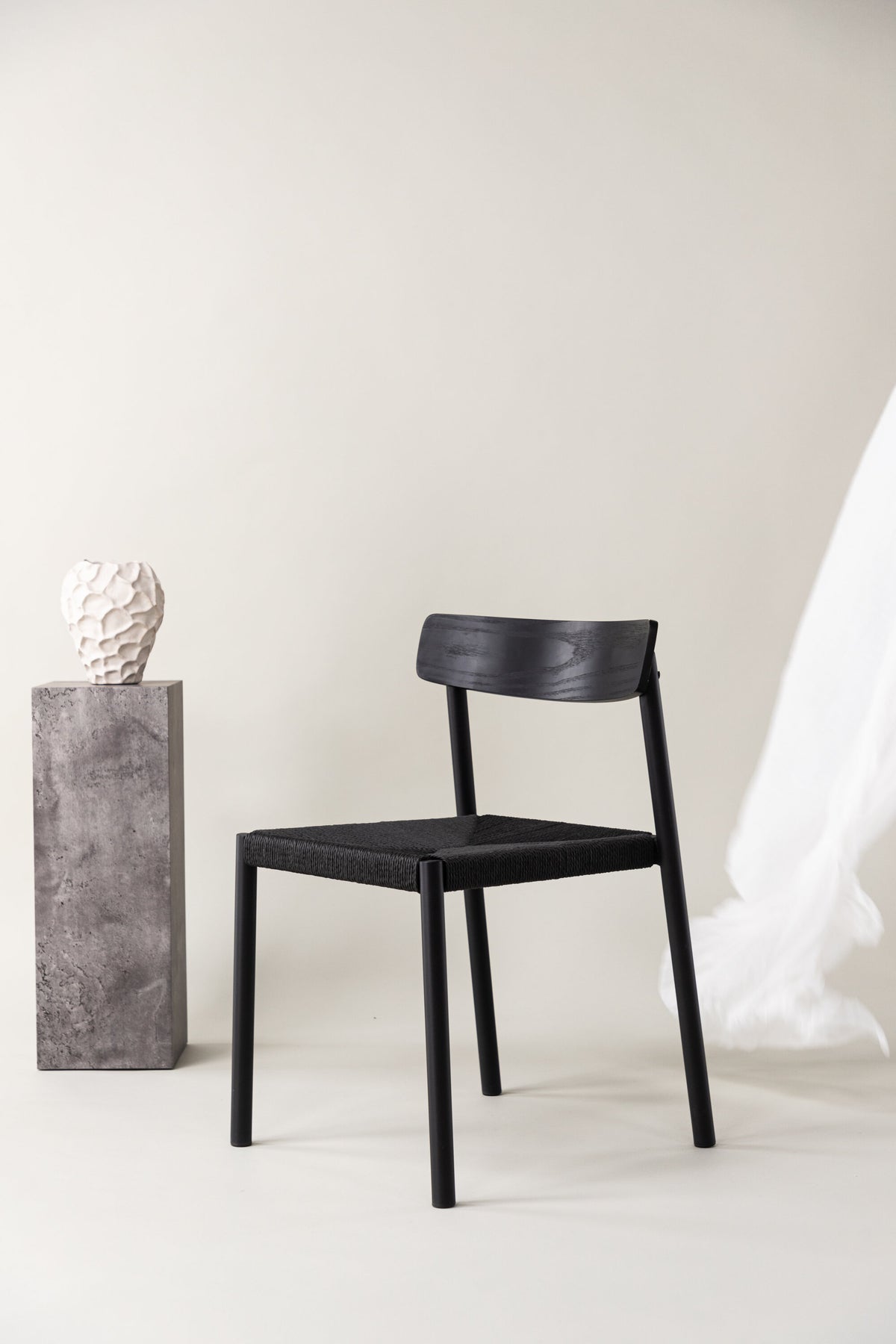 Malmö Stuhl in Schwarz präsentiert im Onlineshop von KAQTU Design AG. Stuhl ist von Vind