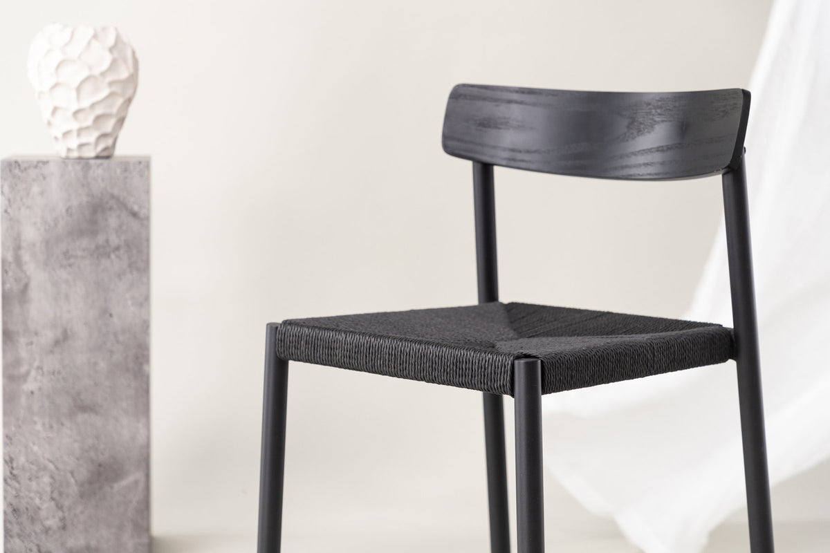Malmö Stuhl in Schwarz präsentiert im Onlineshop von KAQTU Design AG. Stuhl ist von Vind
