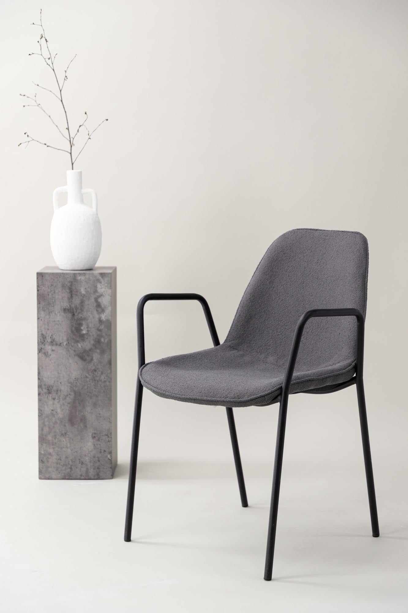 Klädesholmen Stuhl von Vind: Eleganter Komfort und skandinavische Ästhetik für Ihr Zuhause. Ideal für jeden Raum!