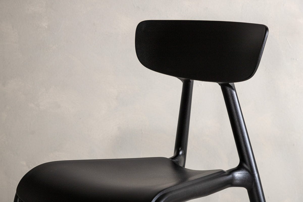 Ursholmen Stuhl in Schwarz präsentiert im Onlineshop von KAQTU Design AG. Stuhl ist von Venture Home