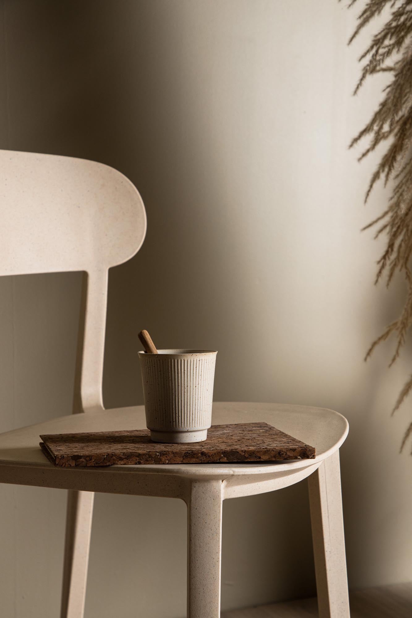 Åstol Stuhl: Stilvoller Komfort für Ihr modernes Zuhause.