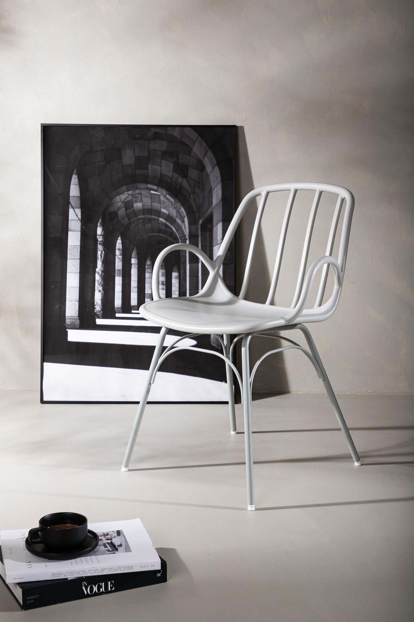 Eleganter Dyrön Stuhl von Venture Home: Komfort trifft auf Stil.