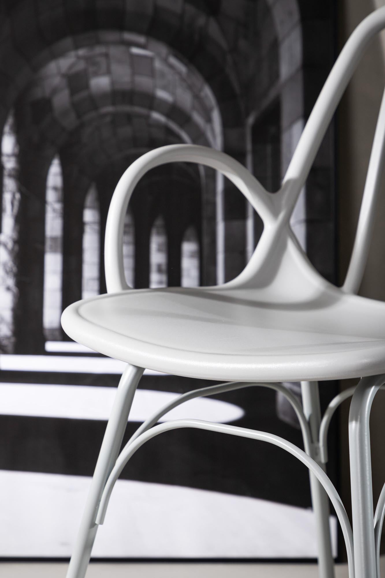 Dyrön Stuhl von Venture Home: Eleganz trifft Funktionalität im skandinavischen Stil. Ideal für stilvolle Essbereiche.