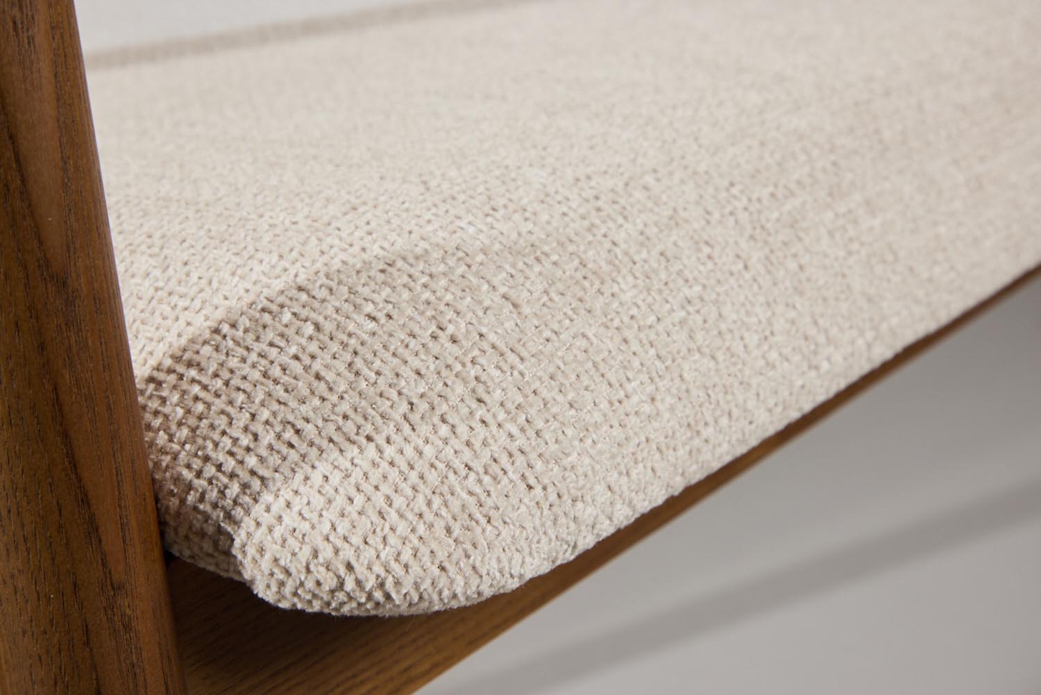 Långön Esszimmerstuhl in Dunkelbraun präsentiert im Onlineshop von KAQTU Design AG. Stuhl mit Armlehne ist von Vind