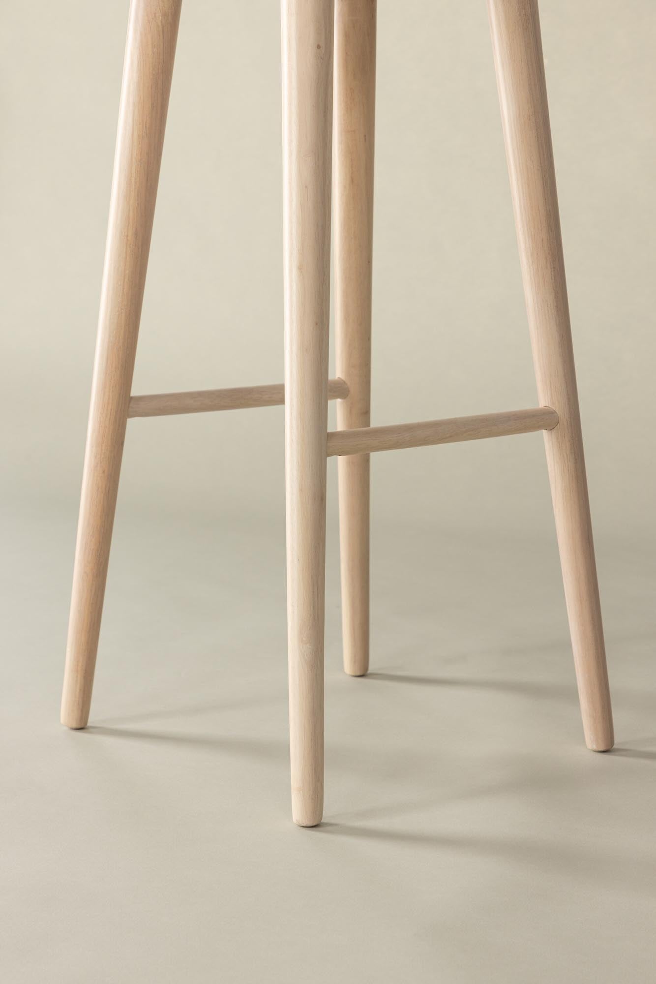 Mollösand Barstuhl: Eleganz und Nachhaltigkeit in perfekter Harmonie.