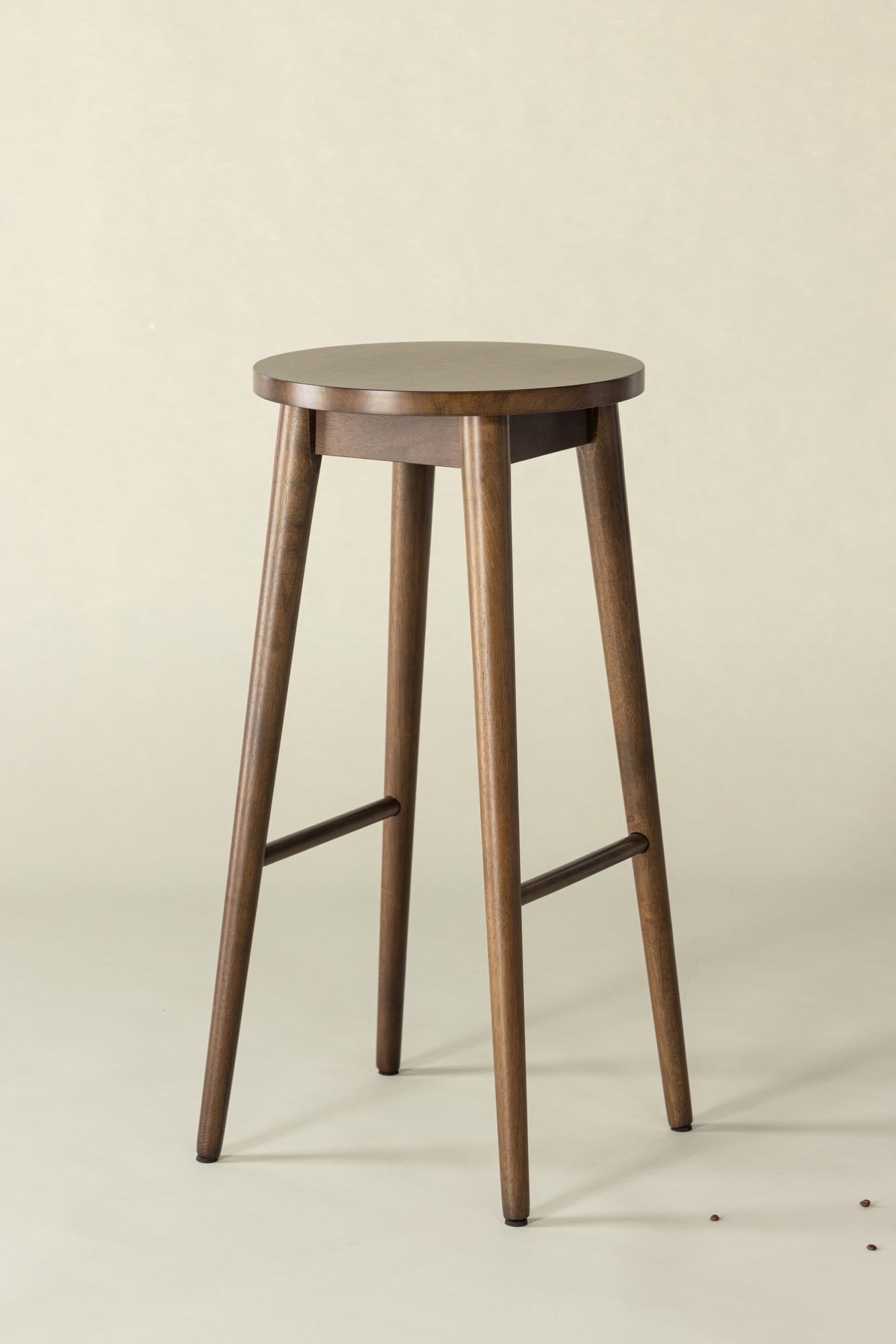 Mollösand Barstuhl von Vind: Minimalistisches Design aus Gummibaumholz, ideal für moderne Küchen und stilvolle Bars.