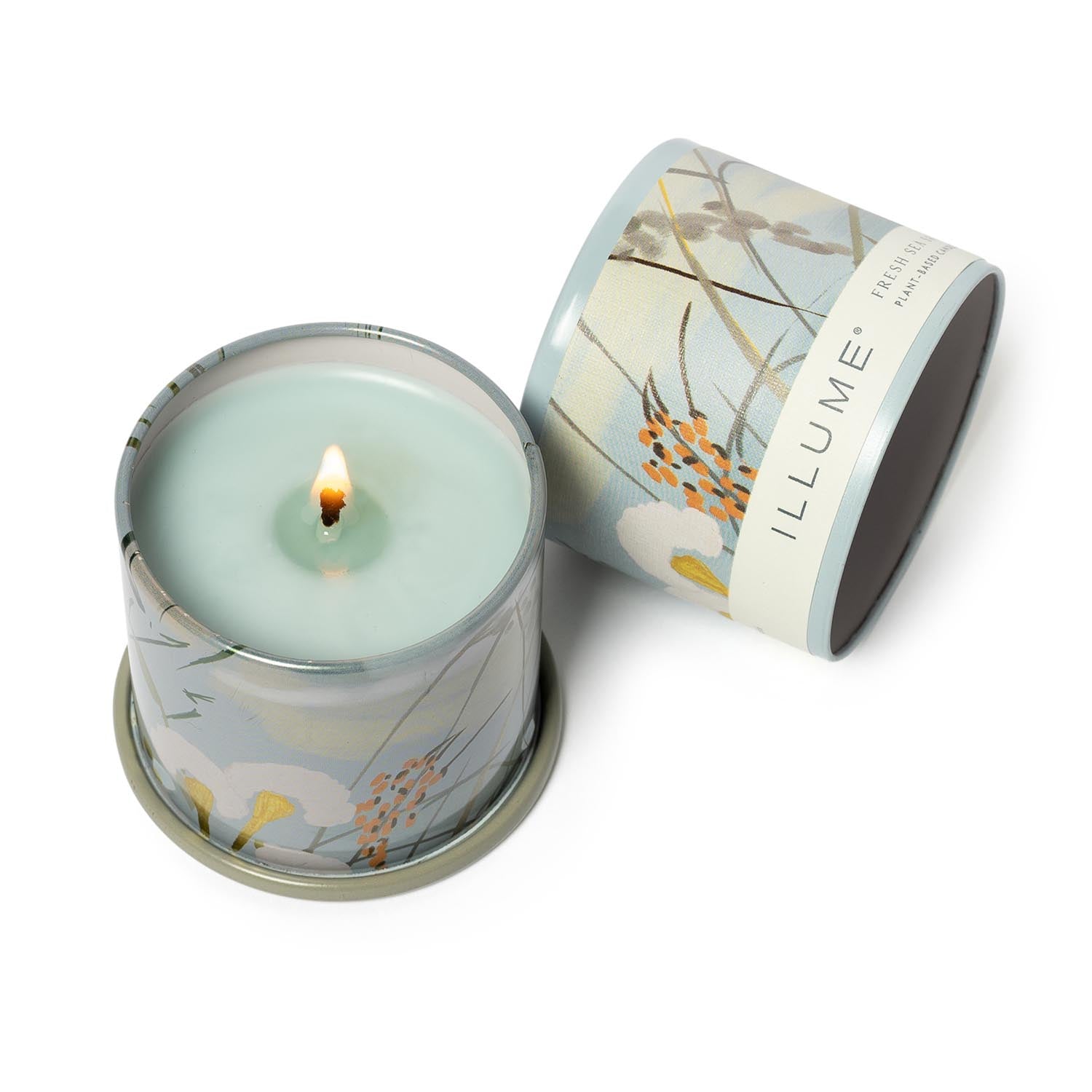 Fresh Sea Salt Demi Vanity Tin Kerze, Blau, in Blau präsentiert im Onlineshop von KAQTU Design AG. Duftkerze ist von Illume