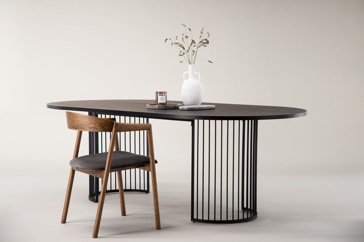 Hamneskär Tisch in Schwarz präsentiert im Onlineshop von KAQTU Design AG. Esstisch ist von Vind