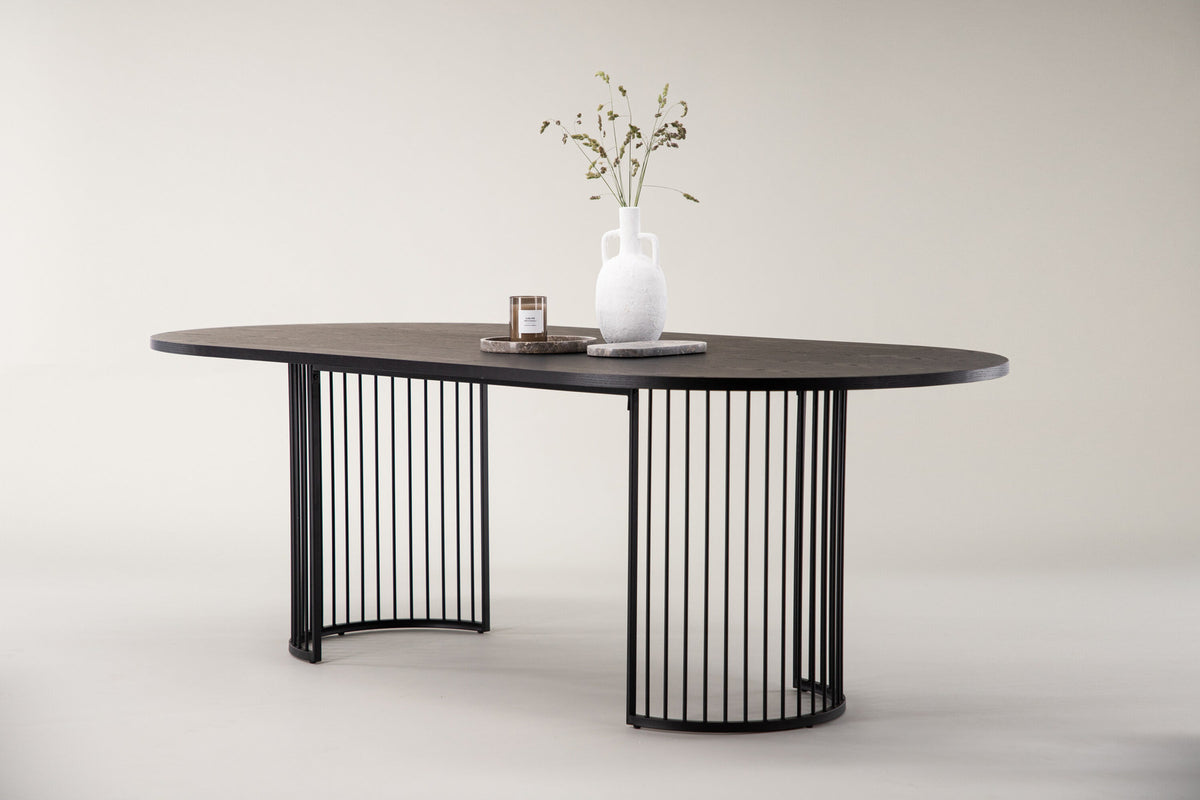 Hamneskär Tisch in Schwarz präsentiert im Onlineshop von KAQTU Design AG. Esstisch ist von Vind
