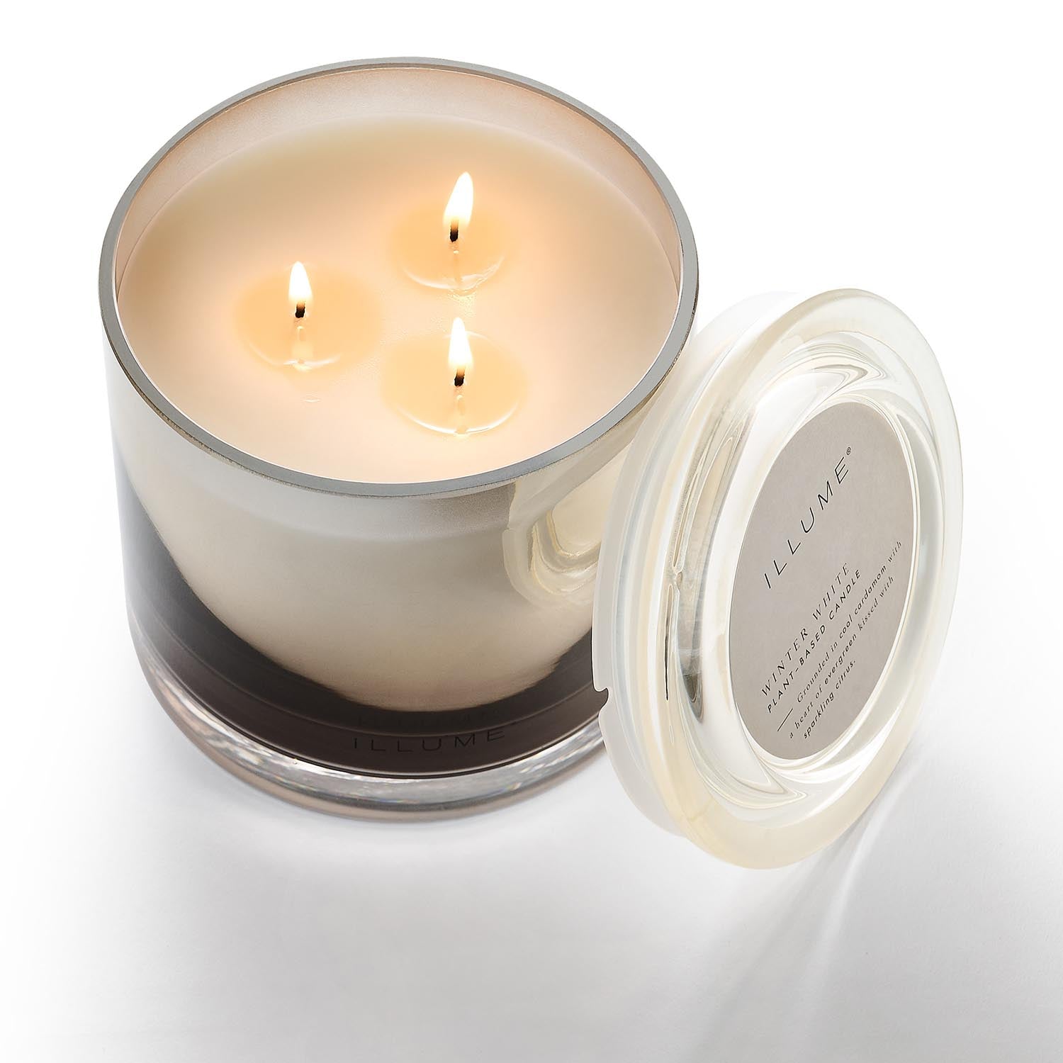 Winter White Statement Glas Kerze, Weiss, in Weiß präsentiert im Onlineshop von KAQTU Design AG. Duftkerze ist von Illume