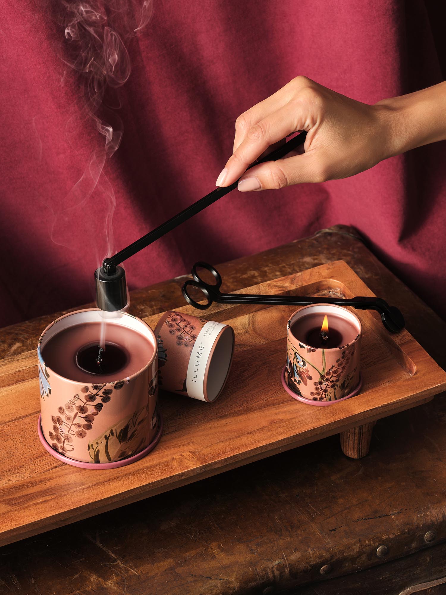 Terra Tabac Vanity Tin Duftkerze, Braun, in Braun präsentiert im Onlineshop von KAQTU Design AG. Duftkerze ist von Illume